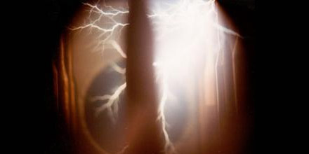 Spot Electrostatic Discharges in Oil