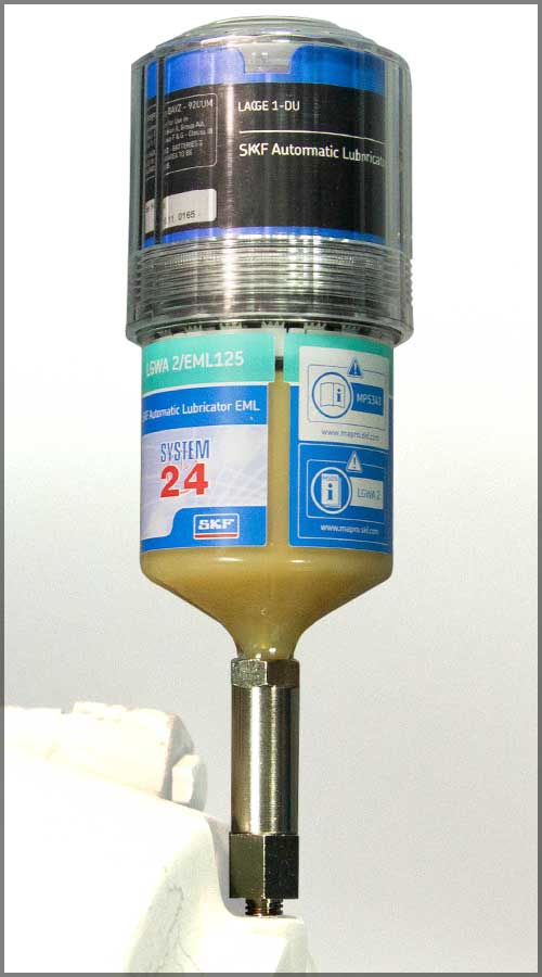 Positive-displacement single-point lubricators